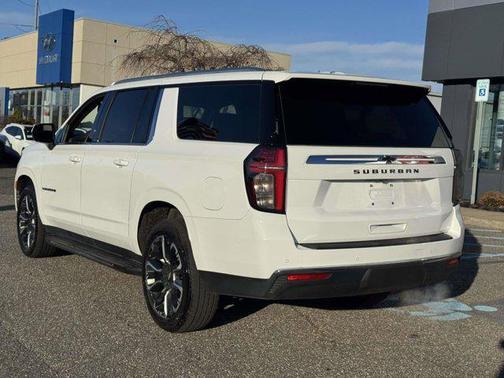 2023 Chevrolet Suburban LS