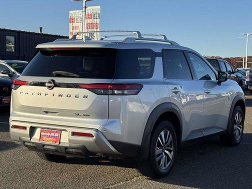2022 Nissan Pathfinder SL 4WD