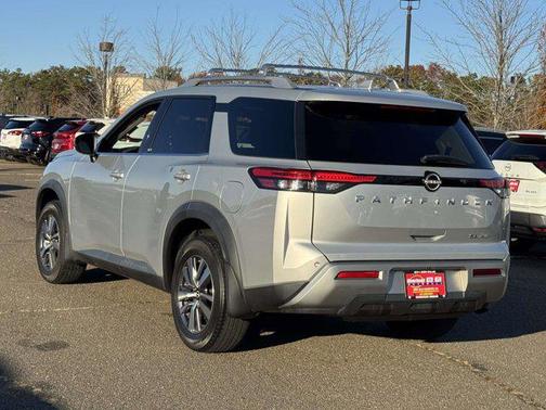 2022 Nissan Pathfinder SL 4WD
