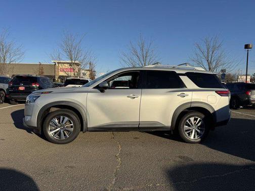 2022 Nissan Pathfinder SL 4WD