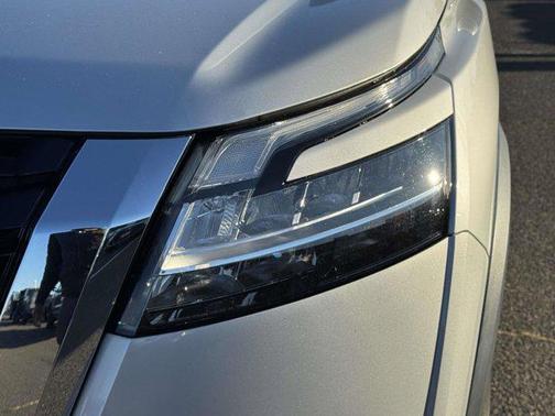 2022 Nissan Pathfinder SL 4WD