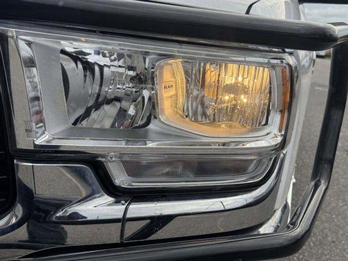 2019 RAM 3500 Big Horn Crew Cab 4x4 8' Box