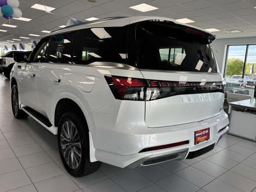 2025 INFINITI QX80 Luxe