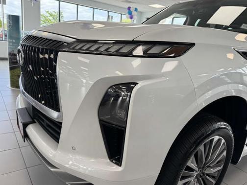 2025 INFINITI QX80 Luxe