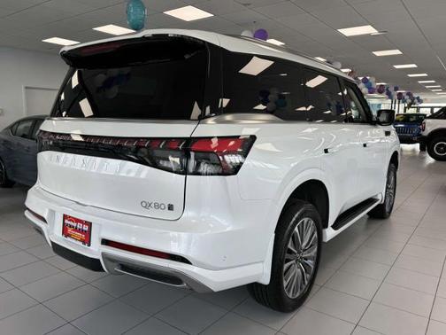 2025 INFINITI QX80 Luxe
