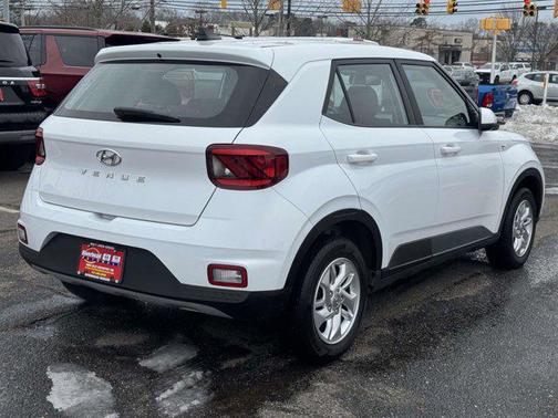 2022 Hyundai VENUE SE