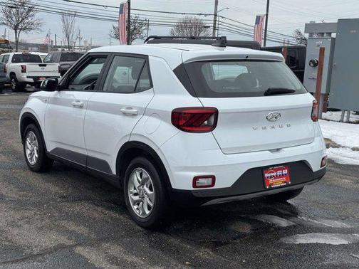 2022 Hyundai VENUE SE