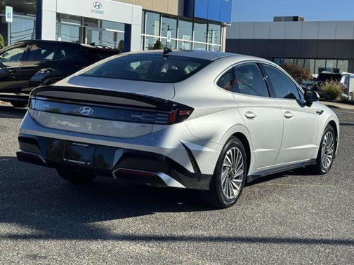 2024 Hyundai SONATA Hybrid SE