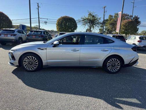 2024 Hyundai SONATA Hybrid SE