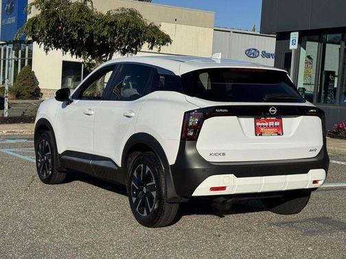 2025 Nissan Kicks SV