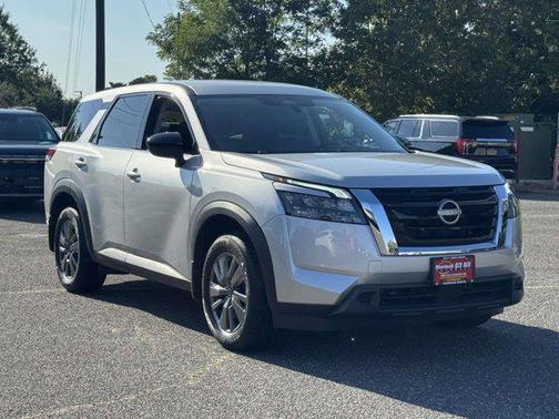2024 Nissan Pathfinder S 4WD
