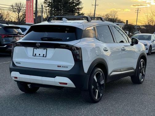 2025 Nissan Kicks SR