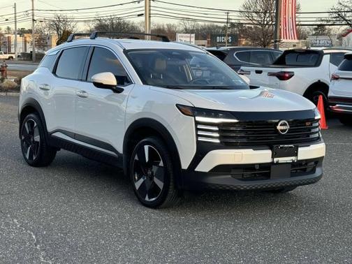 2025 Nissan Kicks SR