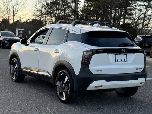 2025 Nissan Kicks SR