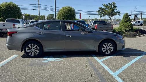 2022 Nissan Altima S FWD