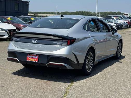 2024 Hyundai SONATA Hybrid SE