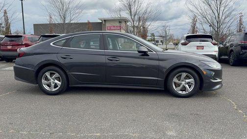 2022 Hyundai SONATA SE