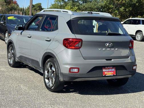 2023 Hyundai VENUE SEL