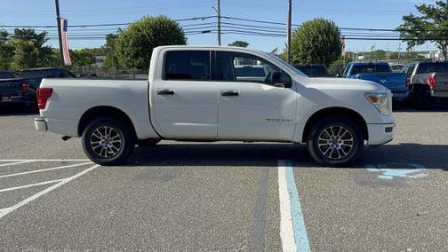 2023 Nissan Titan SV