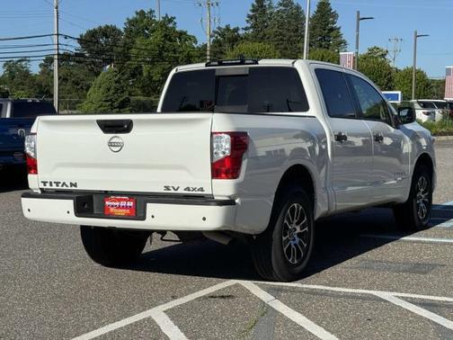 2023 Nissan Titan SV