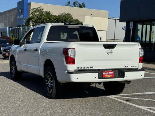 2023 Nissan Titan SV