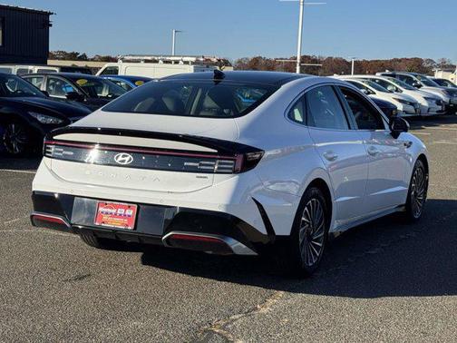 2024 Hyundai SONATA Hybrid Limited