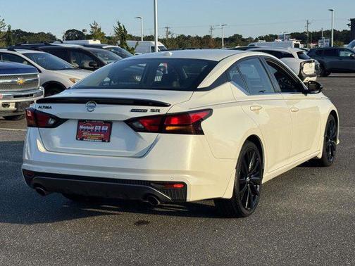 2022 Nissan Altima SR FWD