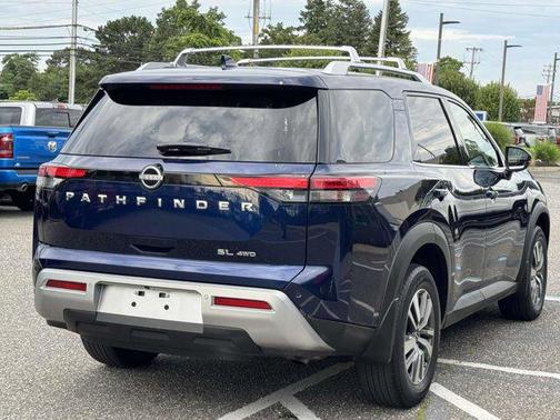2022 Nissan Pathfinder SL 4WD