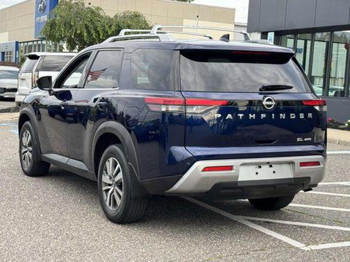2022 Nissan Pathfinder SL 4WD