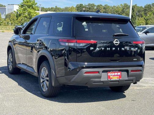 2024 Nissan Pathfinder S 4WD