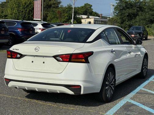 2025 Nissan Altima SV FWD