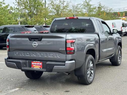 2025 Nissan Frontier SV