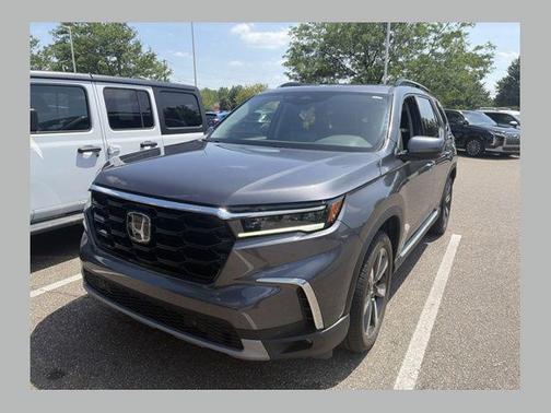 Sonic Gray Pearl 2023 Honda Pilot Touring 8-Passenger
