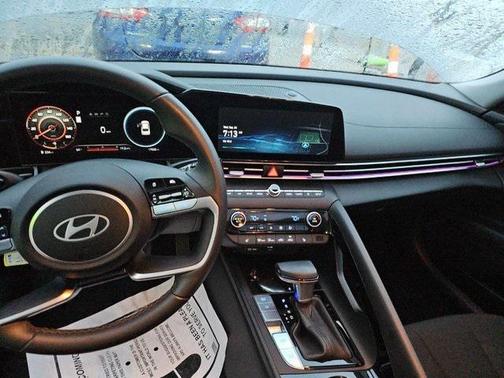2025 Hyundai ELANTRA SEL