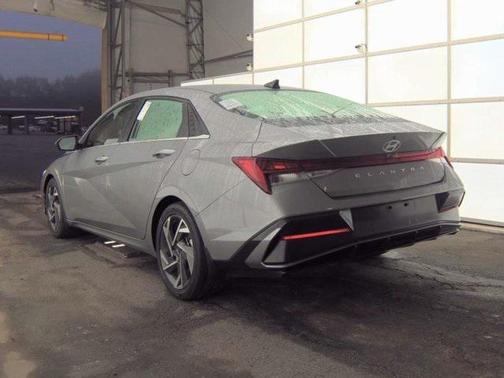 2025 Hyundai ELANTRA SEL