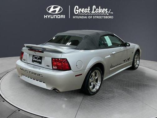 Silver Clearcoat Metallic 2000 Ford Mustang GT