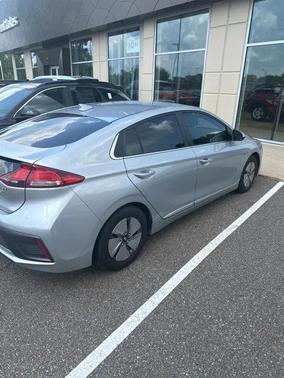 2020 Hyundai IONIQ Hybrid SE