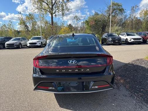 2023 Hyundai SONATA SE
