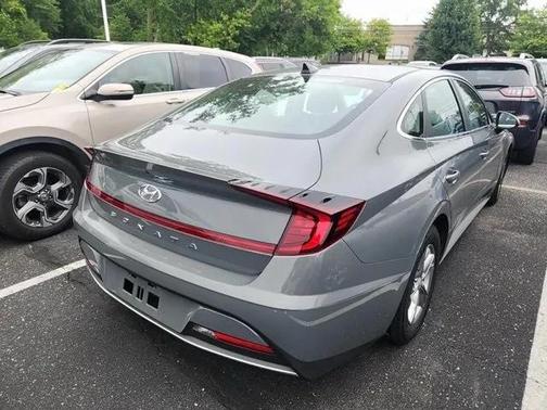 2022 Hyundai SONATA SE