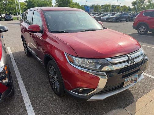 Rally Red Metallic 2017 Mitsubishi Outlander SE S-AWC
