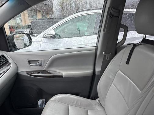 2016 Toyota Sienna XLE
