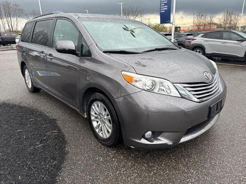 2016 Toyota Sienna XLE
