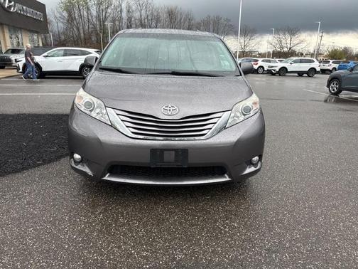 2016 Toyota Sienna XLE