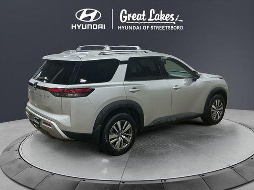 Brilliant Silver Metallic 2022 Nissan Pathfinder SL 4WD