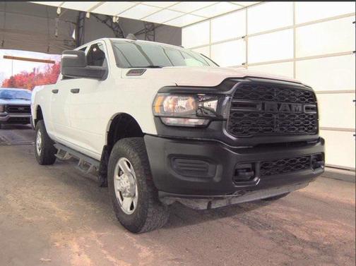 2023 RAM 2500 Tradesman Crew Cab 4x4 6'4' Box