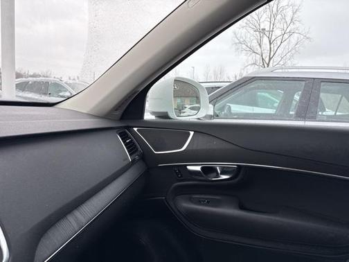 2020 Volvo XC90 Hybrid T8 Momentum 7 Passenger