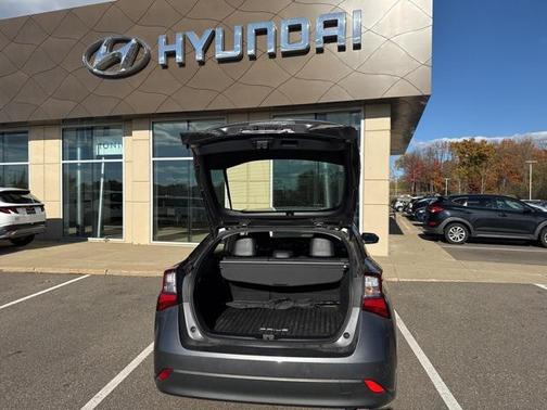 2021 Toyota Prius XLE