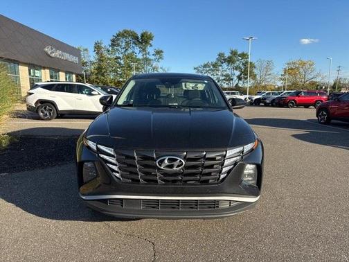 2023 Hyundai TUCSON SE