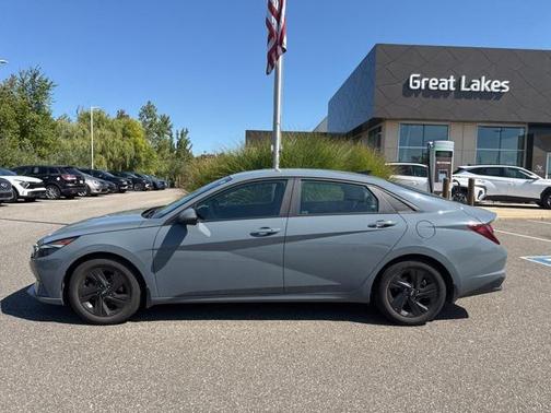 2023 Hyundai ELANTRA SEL