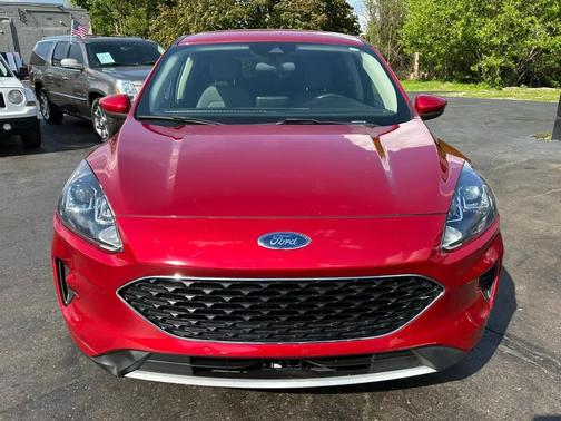 Rapid Red Metallic Tinted Clearcoat 2020 Ford Escape SE